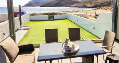 Marilous House - Skyros Beachfront Getaway