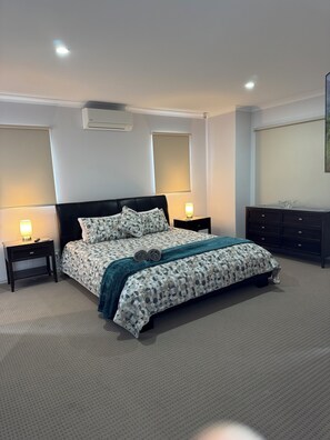 3 chambres, fer et planche à repasser, Wi-Fi gratuit, draps fournis