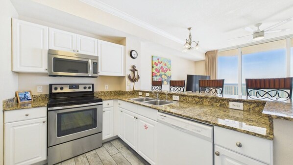 Fridge, microwave, stovetop, dishwasher