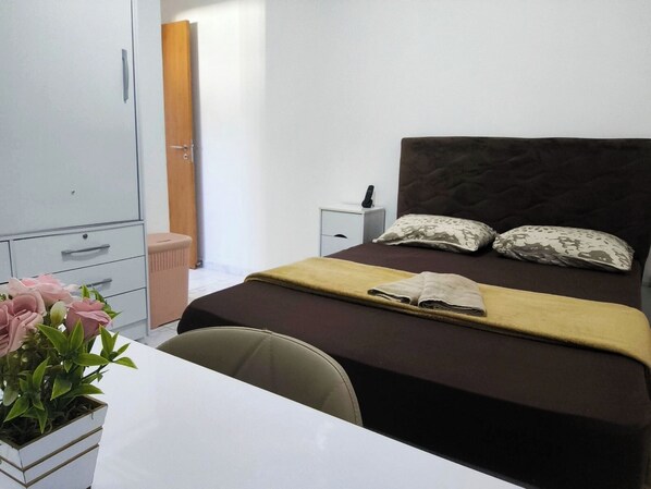 2 habitaciones, escritorio, wifi y ropa de cama 
