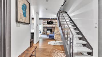 Condo, 2 phòng ngủ | Nội thất