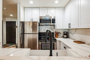 Condo, 2 Bedrooms | Private kitchen