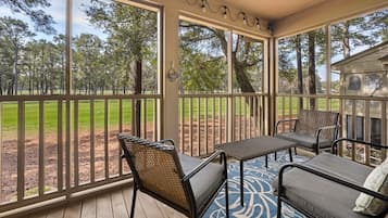 Condo, 2 Bedrooms | Property grounds