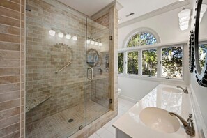 Apartment, 3 Schlafzimmer | Badezimmer | Handtücher