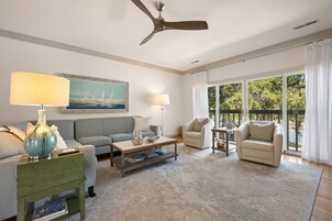 Condo, 3 quartos | Área de estar