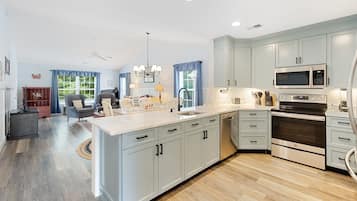 Kondominium, 3 kamar tidur | Dapur pribadi | Lemari es, oven, mesin pembuat kopi/teh, dan pemanggang roti