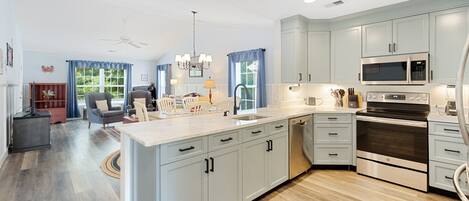 Condo, 3 Bedrooms | Private kitchen | Fridge, oven, coffee/tea maker, toaster