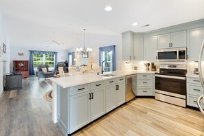 Appartement, 3 slaapkamers | Privékeuken | Een koelkast, een oven, een koffiezetapparaat/waterkoker