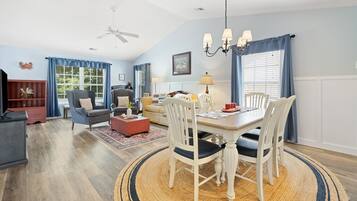 Condo, 3 Bedrooms | Dining