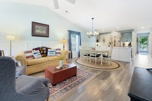 Condo, 3 Bedrooms | Living area