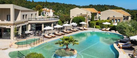 Kolam renang outdoor