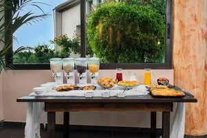 Colazione a buffet inclusa, servita tutte le mattine 