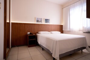 Standard Double or Twin Room | Desk, laptop workspace, free WiFi, bed sheets - Hotel Conceição (Linhares)