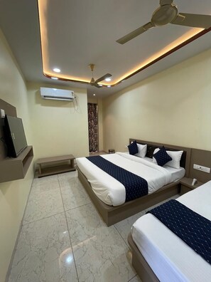 Deluxe Triple Room, Private Bathroom