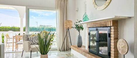 Télévision, cheminée