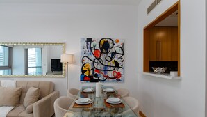 House - 1BR Apt in Prime Location w Marina View Balcony (Dubai)