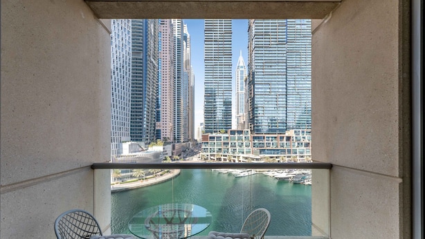 House - 1BR Apt in Prime Location w Marina View Balcony (Dubai)