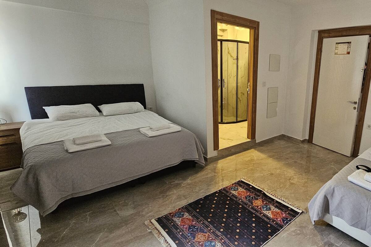 Classic Triple Room, Partial Sea View | WiFi (free)