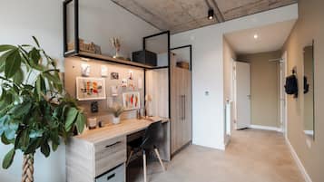 Single Room, Non Smoking | Blackout drapes, iron/ironing board, free WiFi