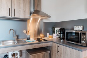 Studio, Non Smoking | Private kitchen