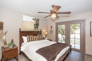 8 bedrooms, iron/ironing board, free WiFi, bed sheets