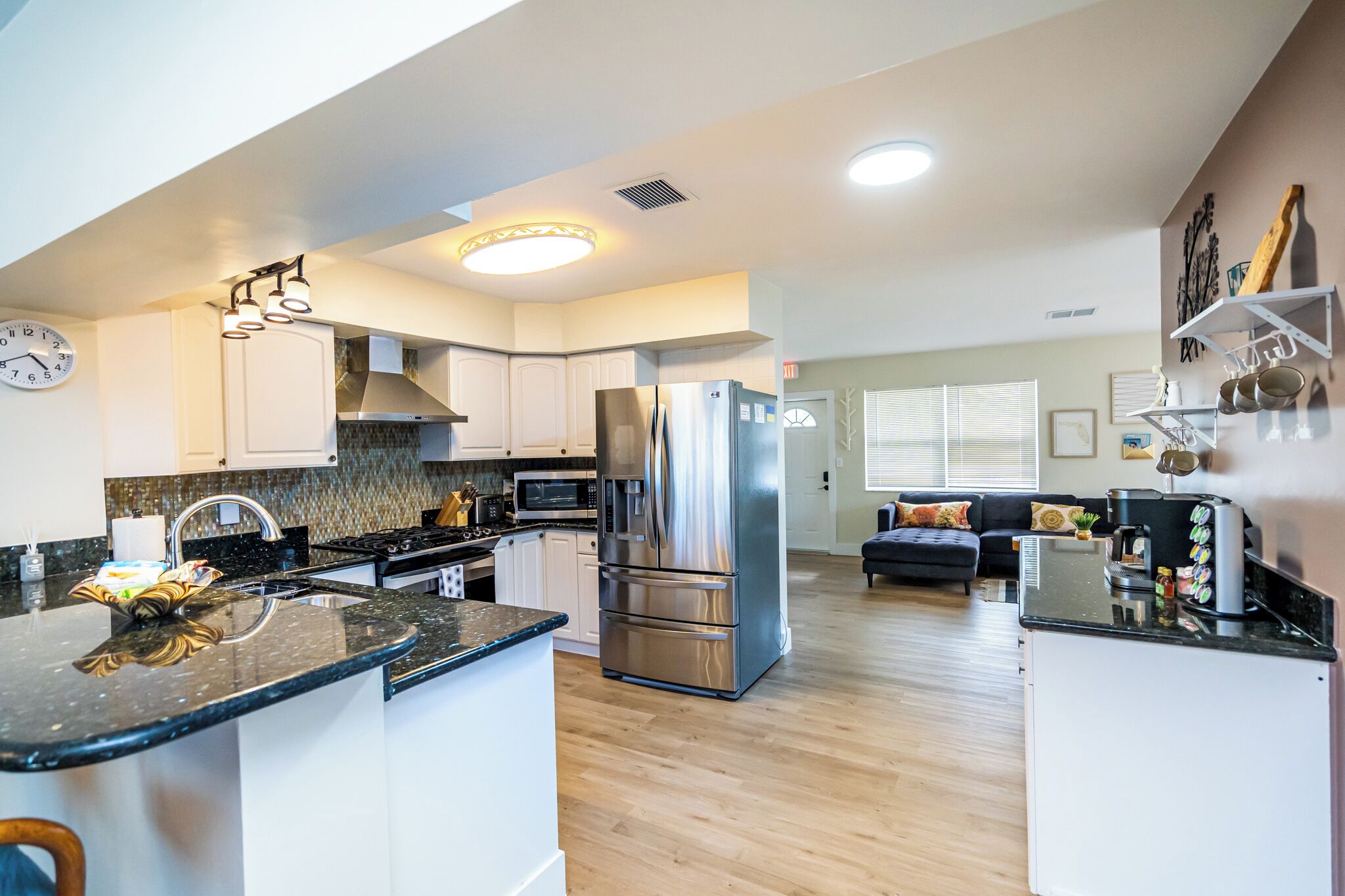 Family Villa, Canal View | Private kitchen