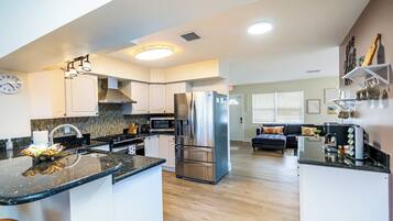 Family Villa, Canal View | Private kitchen