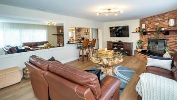 Family Villa, Canal View | Living area