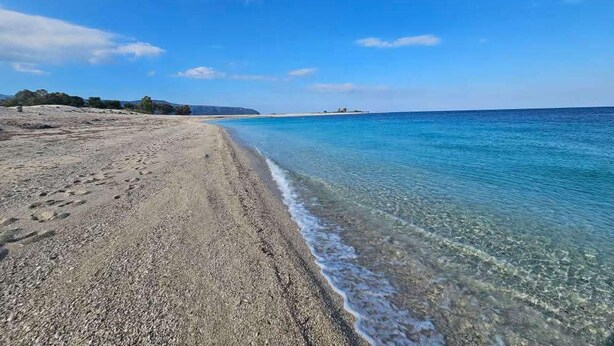 Villa | Beach - Villa Oasis in Nikiana - Sleep 6 - Pool - Hot Tub (Lefkada)