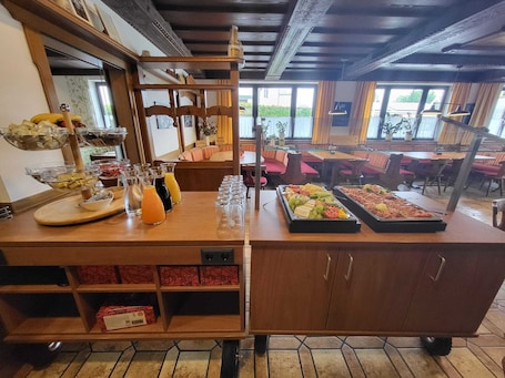 Restaurante. Kirchenwirt St. Aegidi