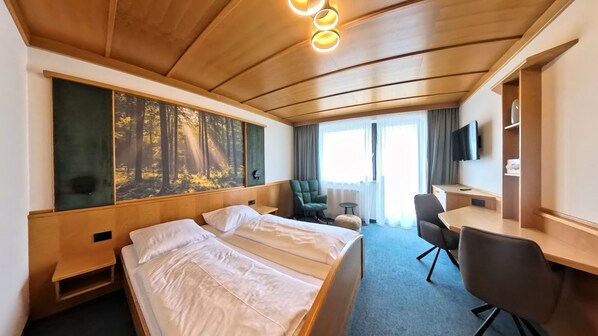 Chambre Confort Double ou avec lits jumeaux, balcon, vue jardin