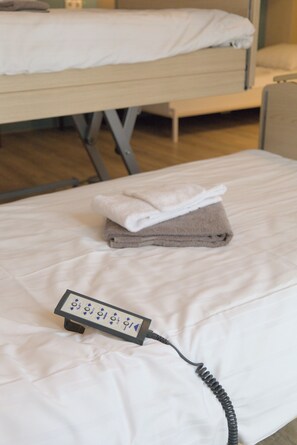 8 bedrooms, free WiFi, bed sheets, wheelchair access