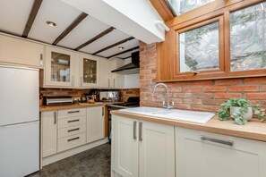 Microwave, oven, dishwasher, high chair - 2 Bed in Brixham (oc-p30779) (Brixham)