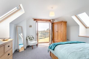 3 bedrooms, travel cot, free WiFi, bed sheets