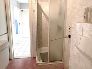 Apartment | Bathroom