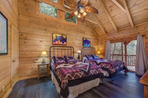 4 室のベッドルーム、デスク、アイロン / アイロン台、WiFi (無料)