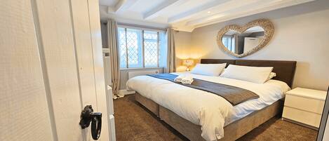 2 chambres, fer et planche à repasser, Wi-Fi gratuit, draps fournis