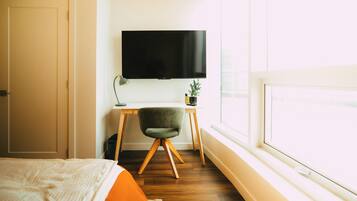 2 bedrooms, desk, travel crib, free WiFi