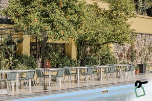 Seasonal outdoor pool, open 9:00 AM to 7:00 PM, pool umbrellas - Hotiday Porto Venere Le Grazie (Le Grazie)