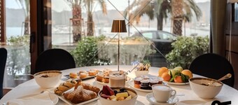 โฮลิเดย์ ปอร์โต เวเนเร เล กราซี  