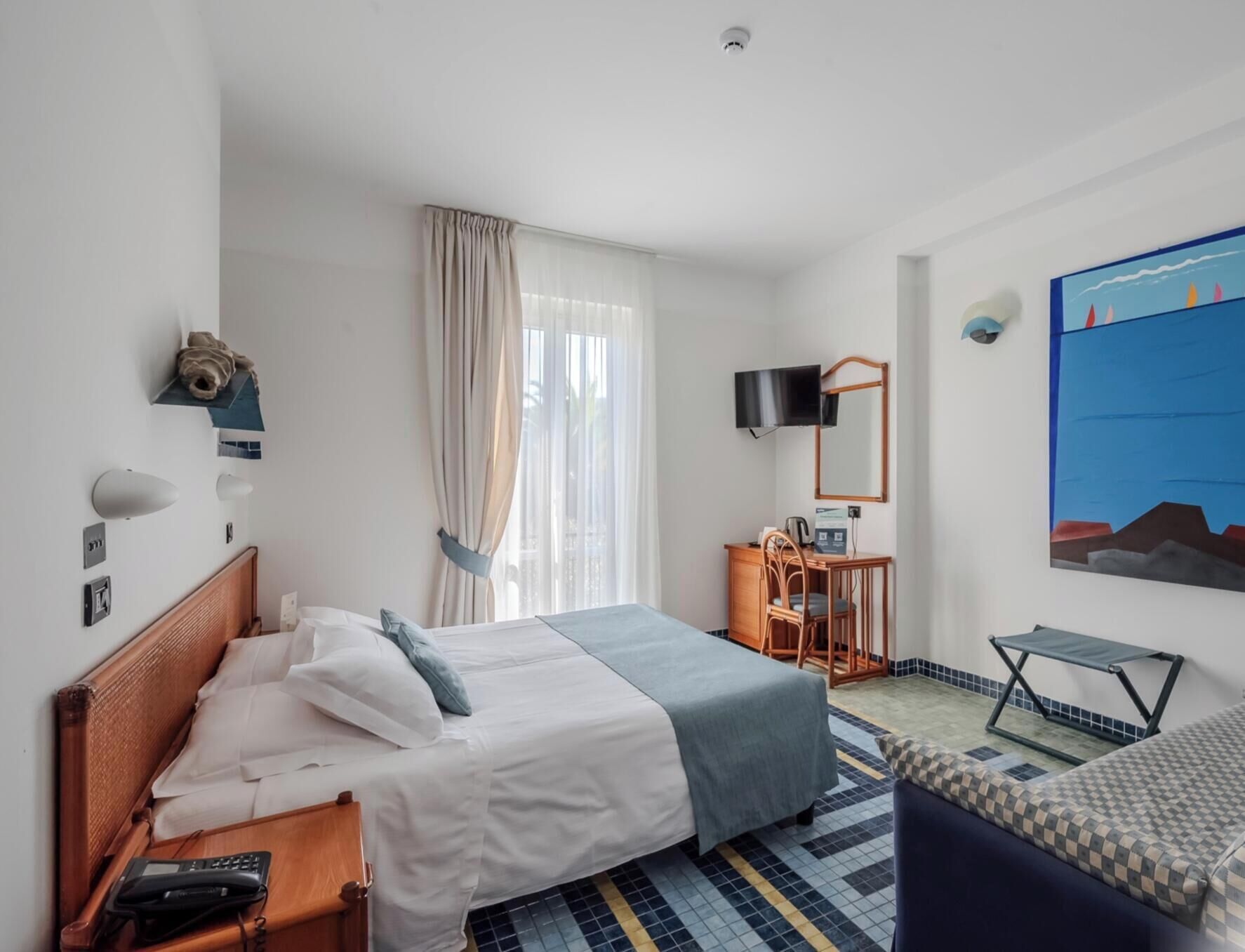Minibar, in-room safe, desk, free WiFi