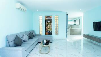 Family House, 2 Bedrooms, Garden View | Living area