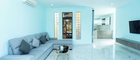 Family House, 2 Bedrooms, Garden View | Living area