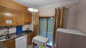 Refrigerador, microondas, parrilla de estufa y lavavajillas 