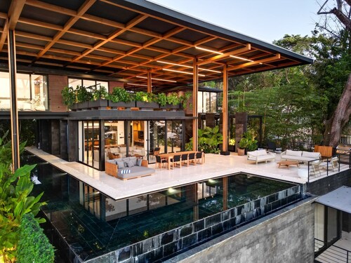 Villa Nalani Luxurious 6-bdr villa with 25 meter lap pool  & amazing ocean view