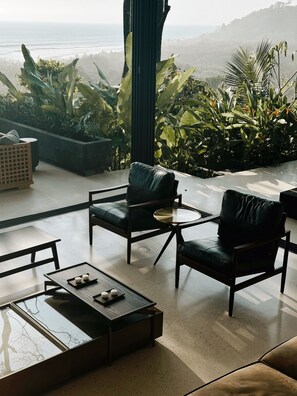 Terrace/patio - Elu-Architectural Masterpiece Amazing Ocean Views and Walk trail to the Beach (Puntarenas Province)