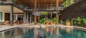 Elu-Architectural Masterpiece Amazing Ocean Views and Walk trail to the Beach