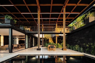 Elu-Architectural Masterpiece Amazing Ocean Views and Walk trail to the Beach