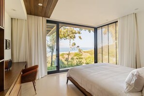 4 bedrooms, in-room safe, desk, iron/ironing board