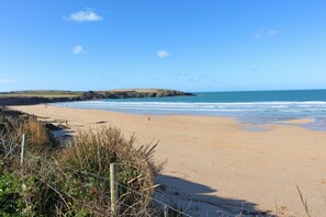 Beach - ON THE BEACH holiday home (Harlyn)